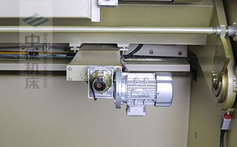 ZDS-840剪板机后档料布局,平行度高,并接纳国际一流品牌轴承,耐磨抗压寿命长.jpg ZDS-840剪板机后档料布局,平行度高,并接纳国际一流品牌轴承,耐磨抗压寿命长.jpg